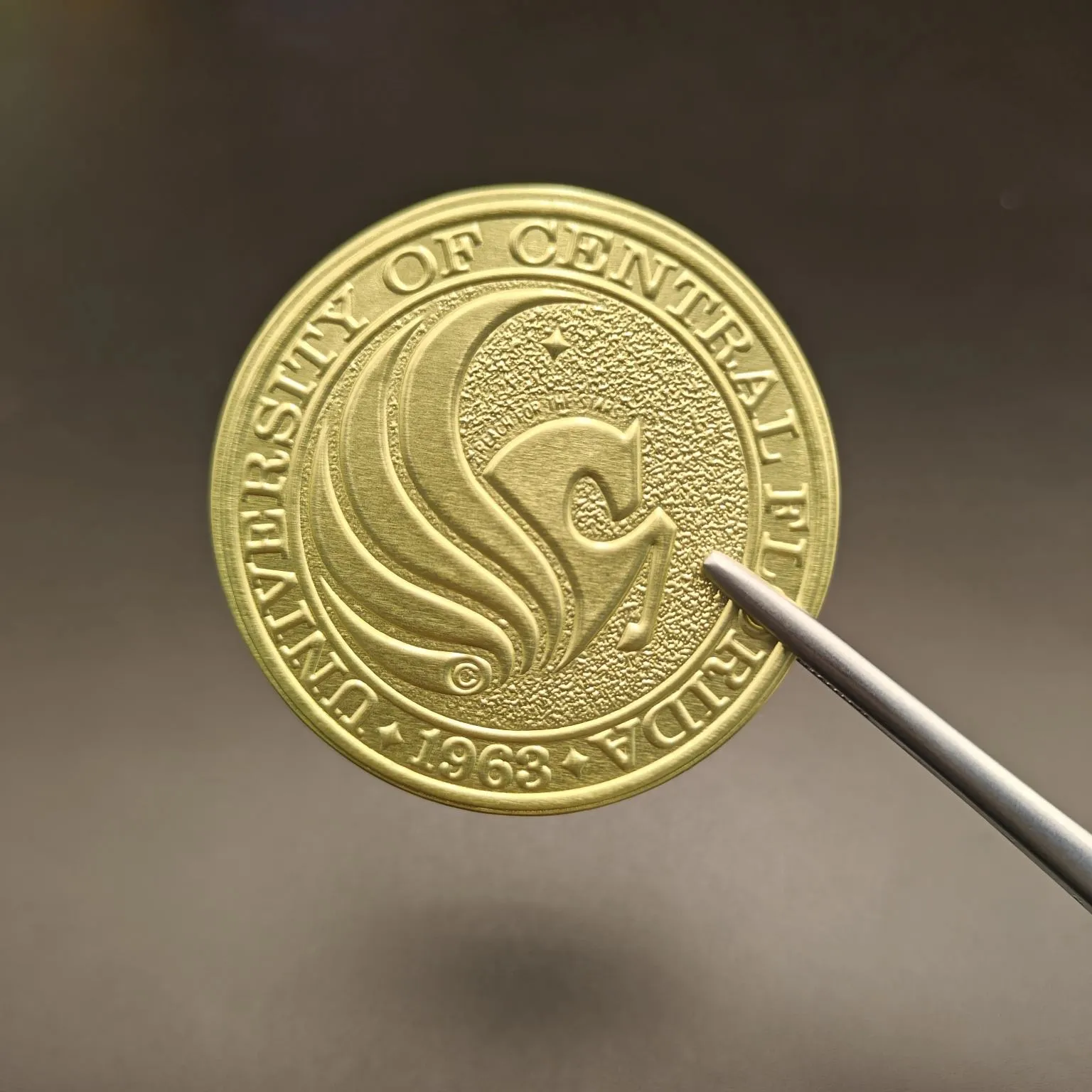 कसरी वाइन लेबलले तपाईंको बोतललाई बेवास्ता गर्न असम्भव बनाउन सक्छ?