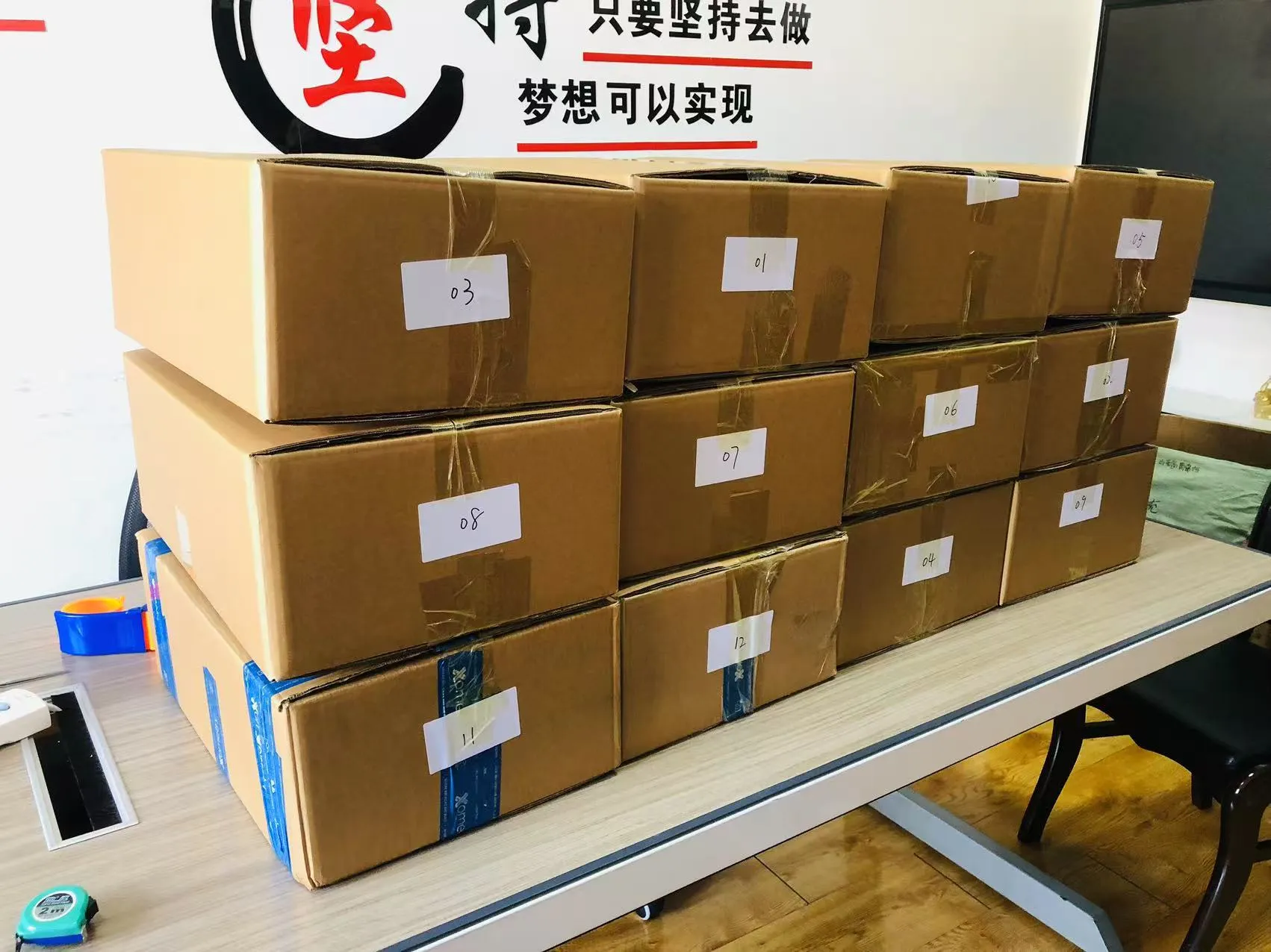 JOJO प्याकले बच्चाहरूलाई चम्किलो रमाइलो ल्याउँछ