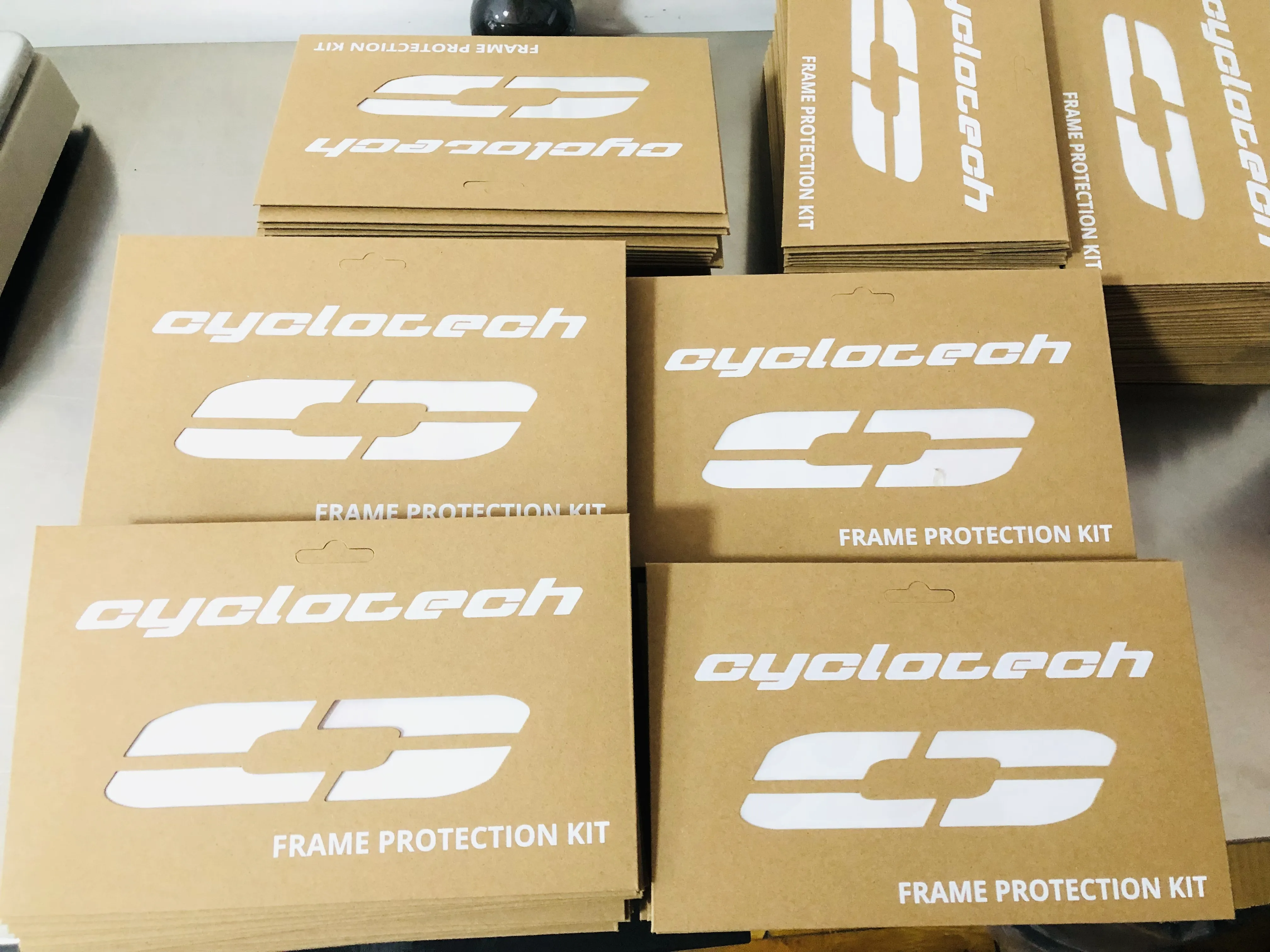 बाइक फ्रेम स्टिकरहरू अब नेदरल्याण्डमा ढुवानी गर्दै छन्