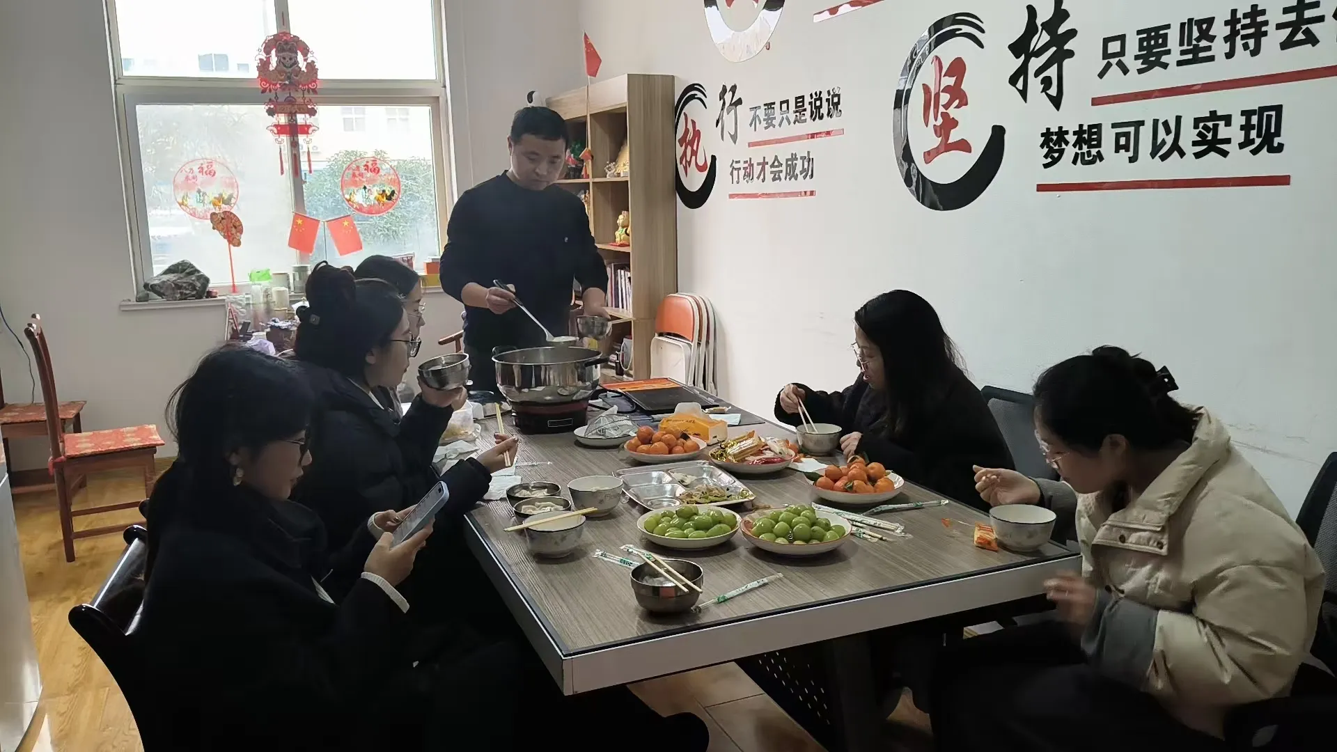 JOJO प्याकले ट्याङ्युआनसँग लालटेन महोत्सव मनाउँछ