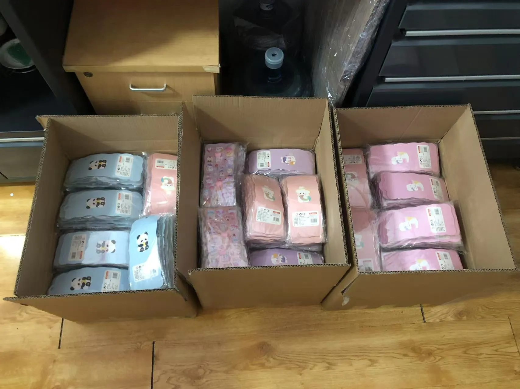 के तपाईंलाई निचोड गर्न मिल्ने बट-आकारको स्टिकरहरू मनपर्छ?